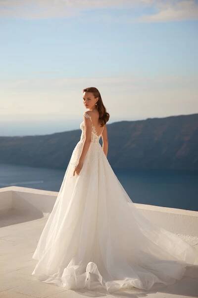 White Island : Wedding dress – 302 Lorenza