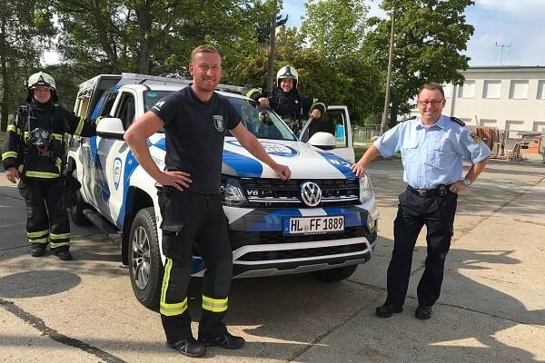 Dräger Safety Car - Feuerwehrmänner auf der Safety Car Roadshow.