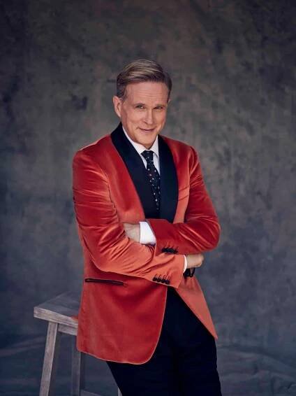 Cary wears vermilion velvet tux jacket, black tux pants, white shirt, floral tie, all by PAUL SMITH. Shoes by JOHN LOBB. // 📸 : Kurt Iswarienko