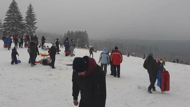 Boby, sáňky, kolony. Do skiareálů na Slovácku vyrazily davy