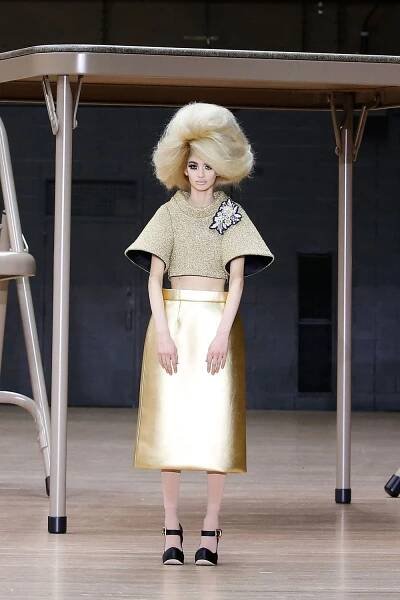 Módní svět ohromil Moncler i Marc Jacobs. Zimní království kontrastovalo s vesmírem dech beroucích panenek - Magazín módy