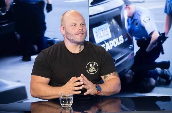 Mít policistu za souseda je v USA poctou, říká český strážník z L. A.