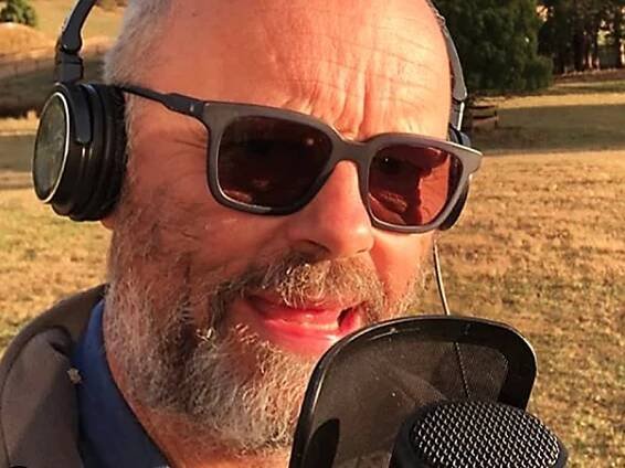 Robert Llewellyn on the mic