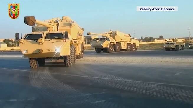 České houfnice a raketomety v Ázerbájdžánu. Do země se dostaly navzdory zbrojnímu embargu