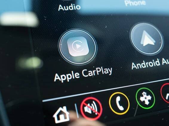 Automakers Battle Apple, Google for In-Car Screen Control
