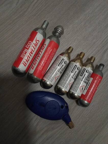 Bombičky CO2 Specialized+ Decathlon+ manometr