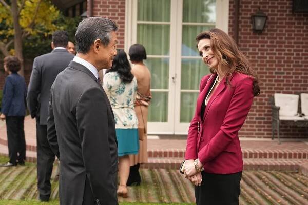 James Saito, Marin Hinkle - Riskantní známost - All In - Z filmu