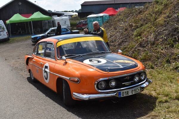 Legendární Tatra 603 se účastnila automobilových závodů, nejlépe si vedla na Nürburgringu