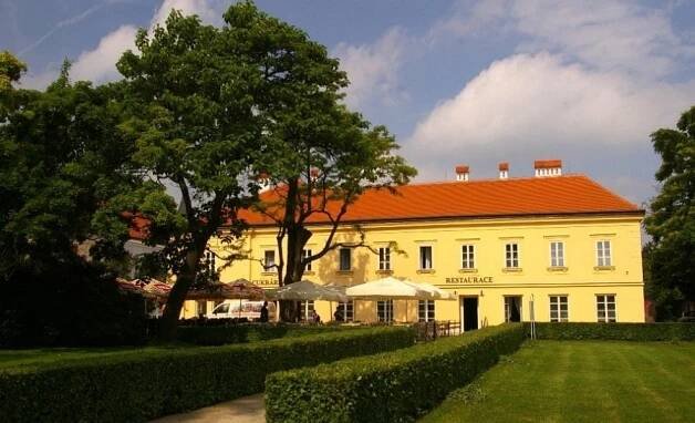 Pohled od zámku