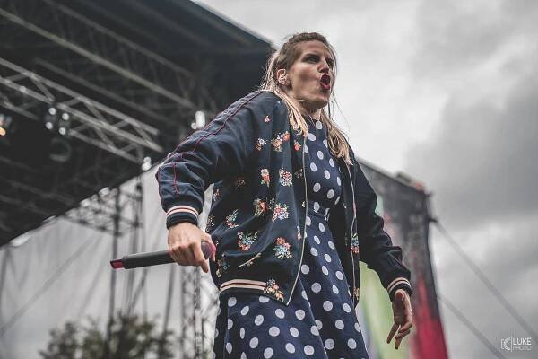 Hradecký Majáles roztančil Šimkovy sady. Zazářili Kryštof, Rybičky 48, Ben Cristovao, Jelen, Mydy Rabycad, Marpo a další