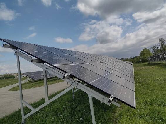 VIDEO: Solární elektrárna na Pánově zblízka, v Česku patří mezi špičku