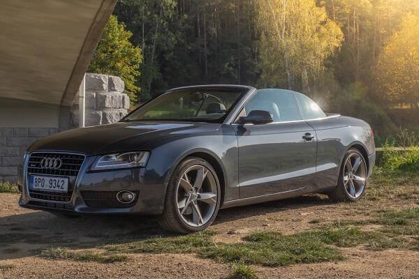 Audi A5 Cabrio může být lákavou volbou pro ty, kteří by rádi nějaké stylovější kabrio nebo kupé. Vyzkoušeli jsme si otevřenou verzi s naftovým třílitrem a zamilovali se