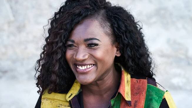Empowerment pur! Schauspielerin Thelma Buabeng im Interview