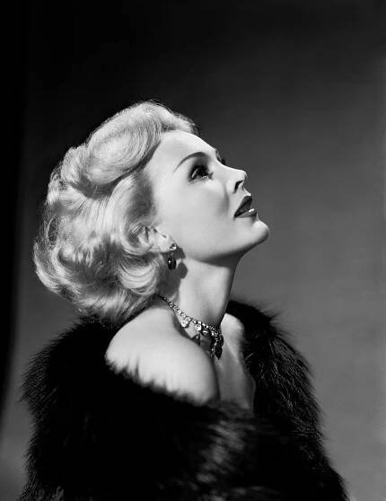 Zsa Zsa Gabor musela být dva dny po 99. narozeninách převezena do nemocnice