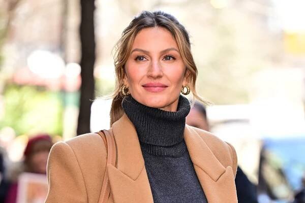 Gisele Bündchen Adds a Trending Skirt Silhouette to Her Rich Mom Wardrobe
