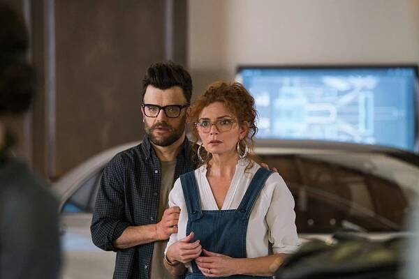 Runaways - Tsunami - Z filmu - Kevin Weisman, Brigid Brannagh