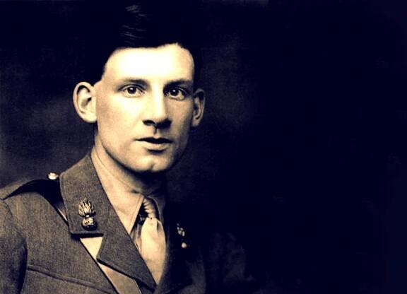 Siegfried Sassoon Biography - Childhood, Life Achievements & Timeline