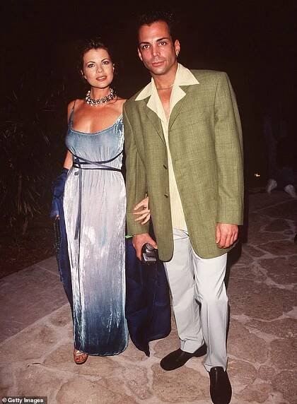 He also dated Baywatch beauty Yasmine Bleeth. Seen in 1998