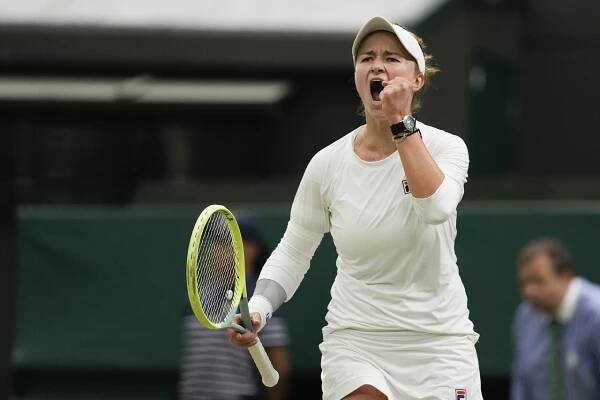 Krejčíková porazila Collinsovou a je poprvé ve čtvrtfinále Wimbledonu