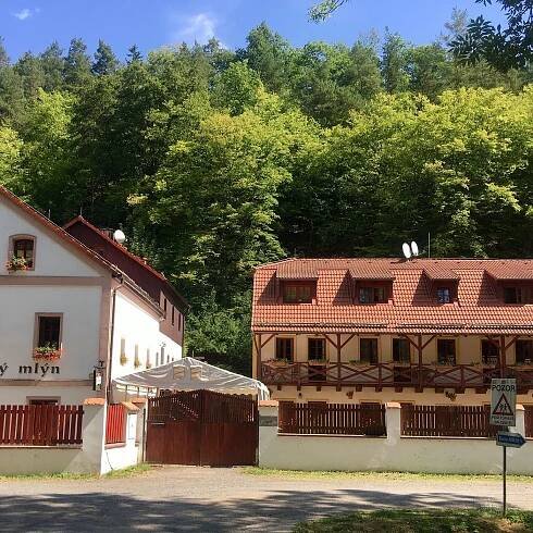 Černodolský Mlýn in Oparno