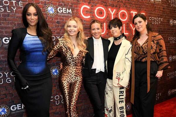 Tyra Banks Reunites with Coyote Ugly Cast, Including Piper Perabo, After 25 Years