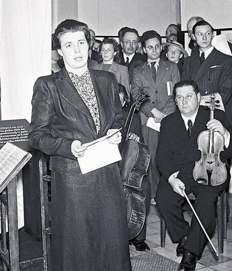 Anna Masaryková na zahájení výstavy v Topičově salonu v roce 1939