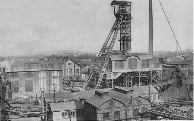 Pohled na těžní věž a areál Dolu Hlubina (cca 1932)