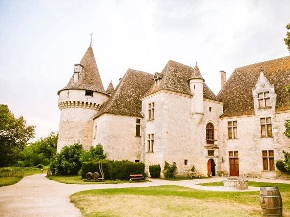 Visit the castle of Bridoire
