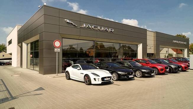 Showroom Jaguar Land Rover Range Rover Ostrava B of B cars best of british cars