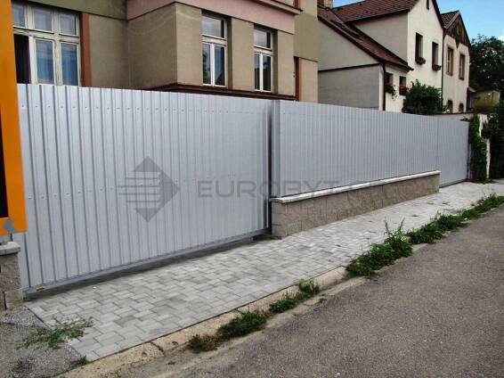 Vjezdové brány a pohony | EUROBYT CB s.r.o.
