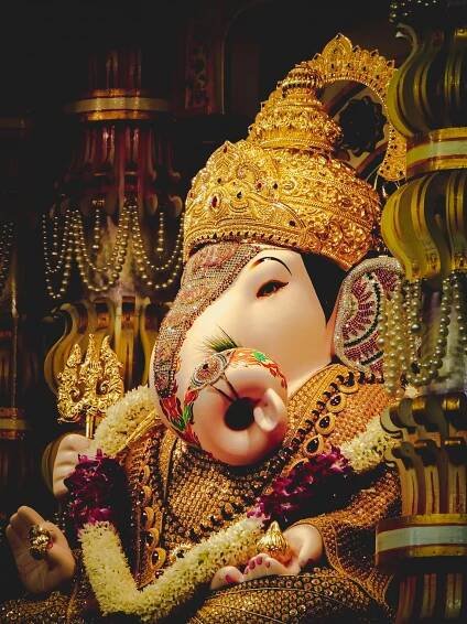 Ganpati Bappa With Golden Crown Picture