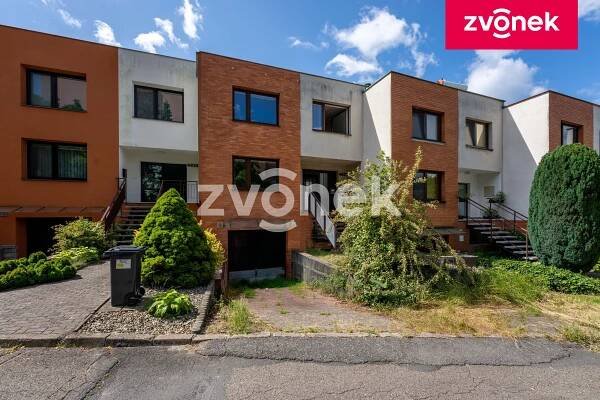 Řadový dům s garáží a výhledem, Zlín - Nad Vývozem | Zvonek.cz
