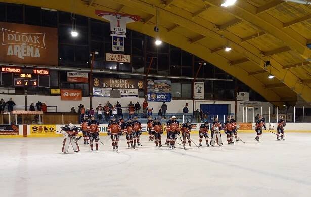 DUDÁK aréna desetkrát slavila! Muži jasně triumfovali 10:0 – HC Strakonice