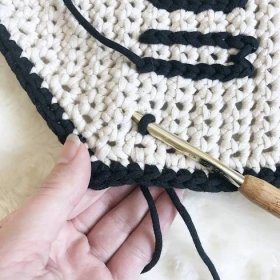How to Crochet a Garden Flag • A Plush Pineapple