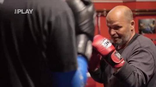 Takhle jste ho ještě neviděli: Zdeněk Pohlreich nasadil v ringu boxerské rukavice. Vyzval manžela Miss Langmannové!