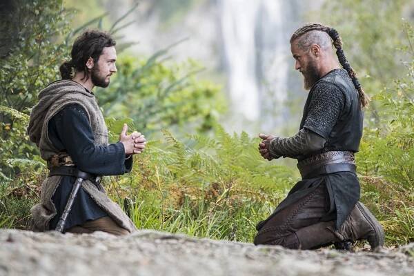 Vikingové - Modlitba Páně - Z filmu - George Blagden, Travis Fimmel