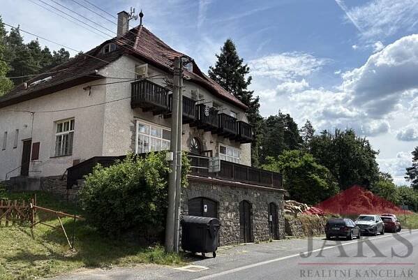 Františkova Ves u Sušice; bývalý hotel "Pod Svatoborem" s terasou a zahradou