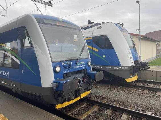 Plzeňský kraj: Arriva polepuje jednotky ČD, motoráky 810 v pátek skončí - Zdopravy.cz