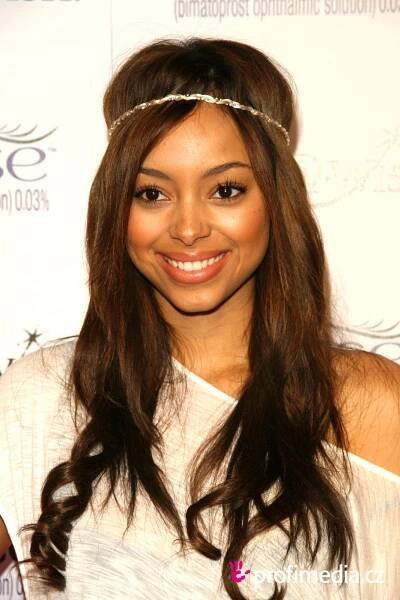 Amber Stevens - celebrity účes - HappyHair