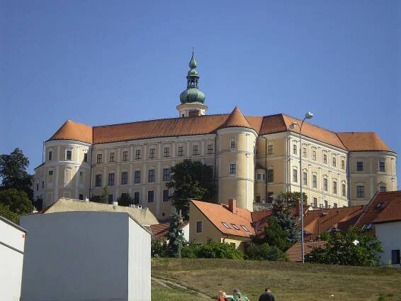 Soubor:Mikulov, zámek.JPG – Wikipedie