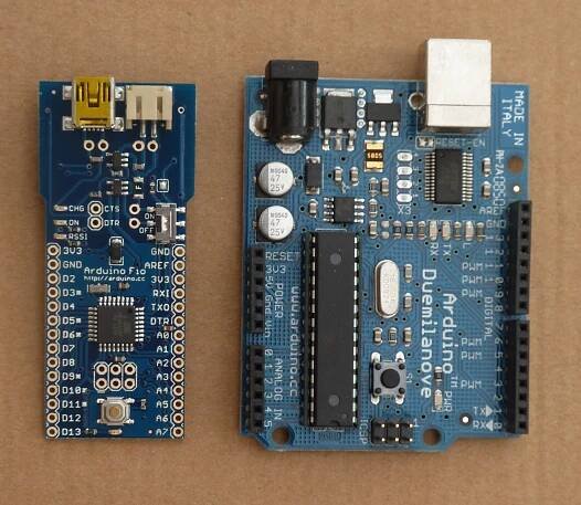 Soubor:Arduino Fio, alongside a Duemilanove.jpg – Wikipedie