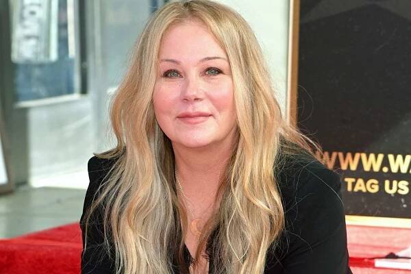 Christina Applegate Says She Gained 40 Lbs. Due to Medications: 'I Didn't Look Like Myself'