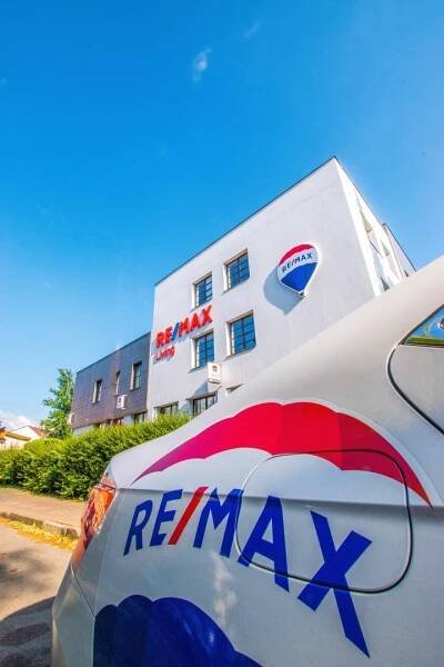 Realitní kancelář RE/MAX Living se řídí etickým kodexem a obchodními podmínkami RE/MAX ČR