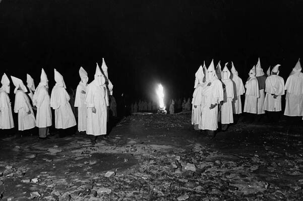 Joining the KKK: Photos From a Ku Klux Klan Initiation in 1946 Georgia ...