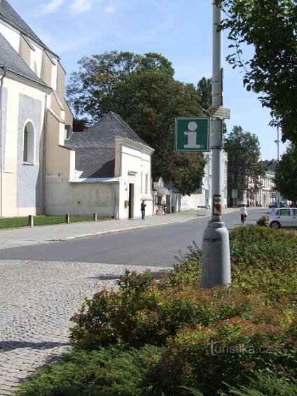 Rozcestí Krnov - náměstí - Rozcestí