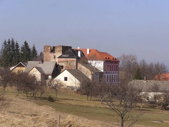 Soubor:Dobrš-tvrz.JPG – Wikipedie