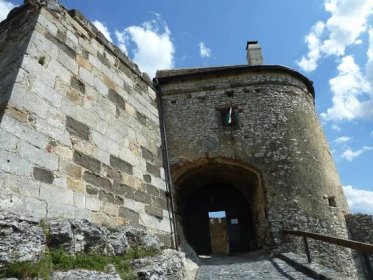Fotogalerie: Maďarsko, Sümeg: středověký hrad (www.infoglobe.cz)