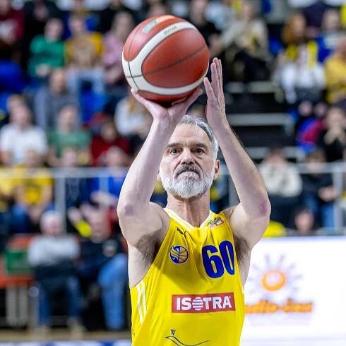 VIDEO: Herec Trojan o své basketbalové premiéře, emocích i plném baráku