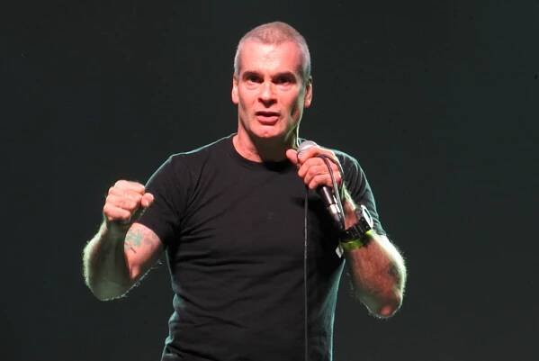 Veterán amerického hardcore punku Henry Rollins v rozhovore hovorí o svojich drsných začiatkoch, o workoholizme,...