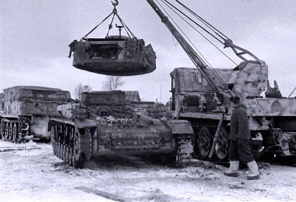 Sd.Kfz.9/1 (ťažký ťahač so 6 t žeriavom) : Německo (DEU)